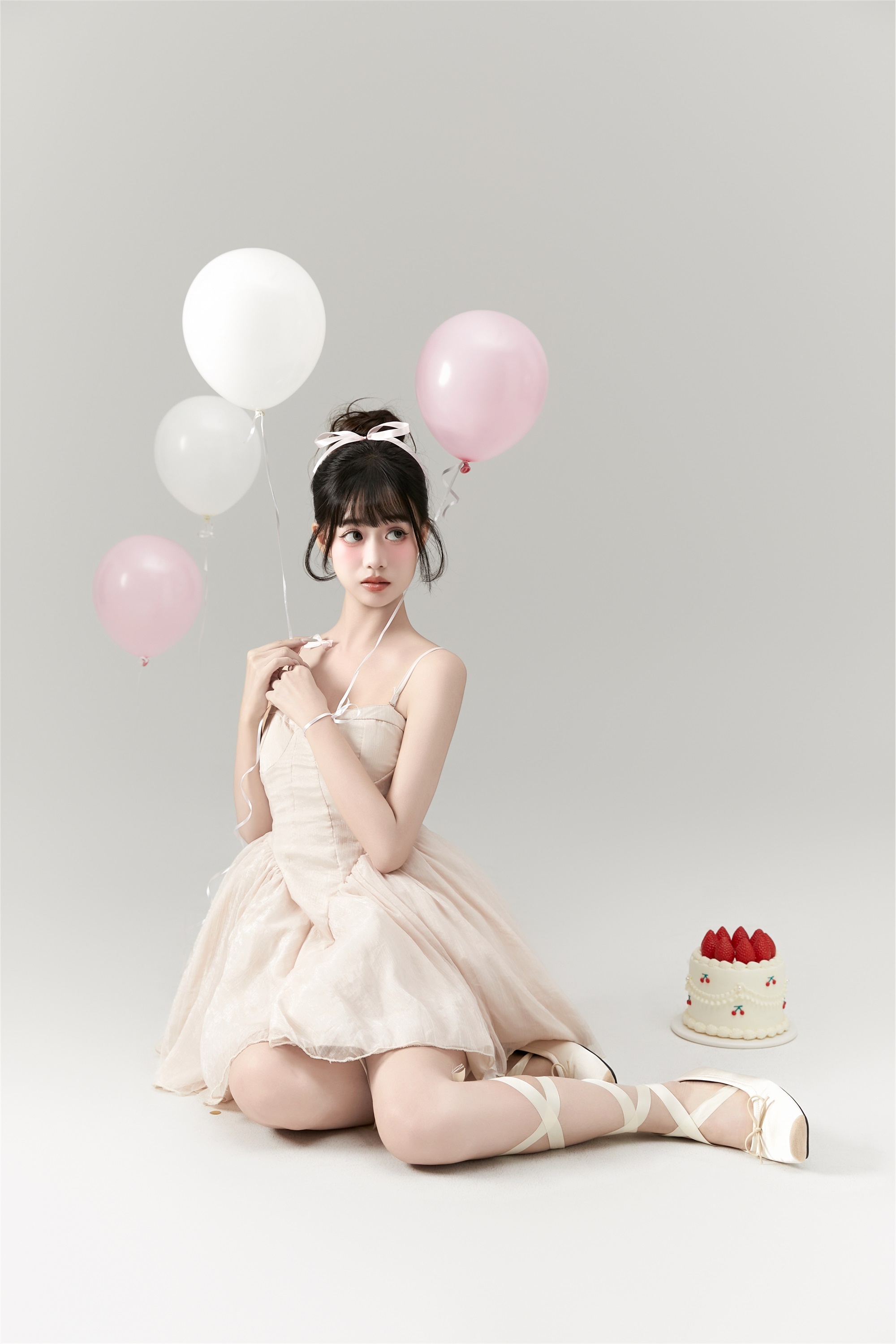 YITUYU艺图语 2025.01.01 芭蕾少女生日写真 菠萝包